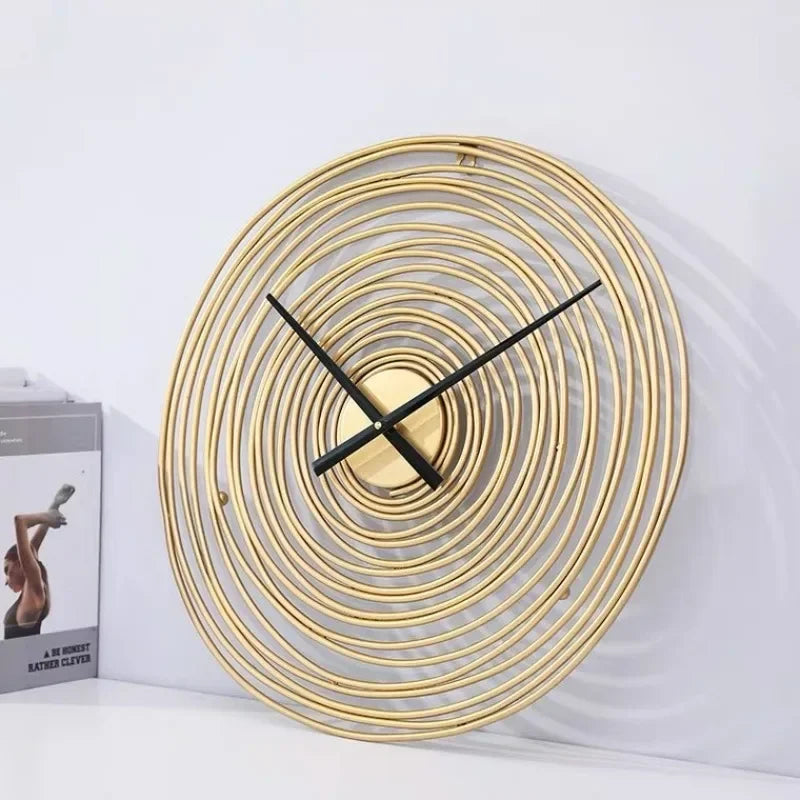 ScandiCadran – Horloge Murale Ronde Silencieuse en Métal - Rynova