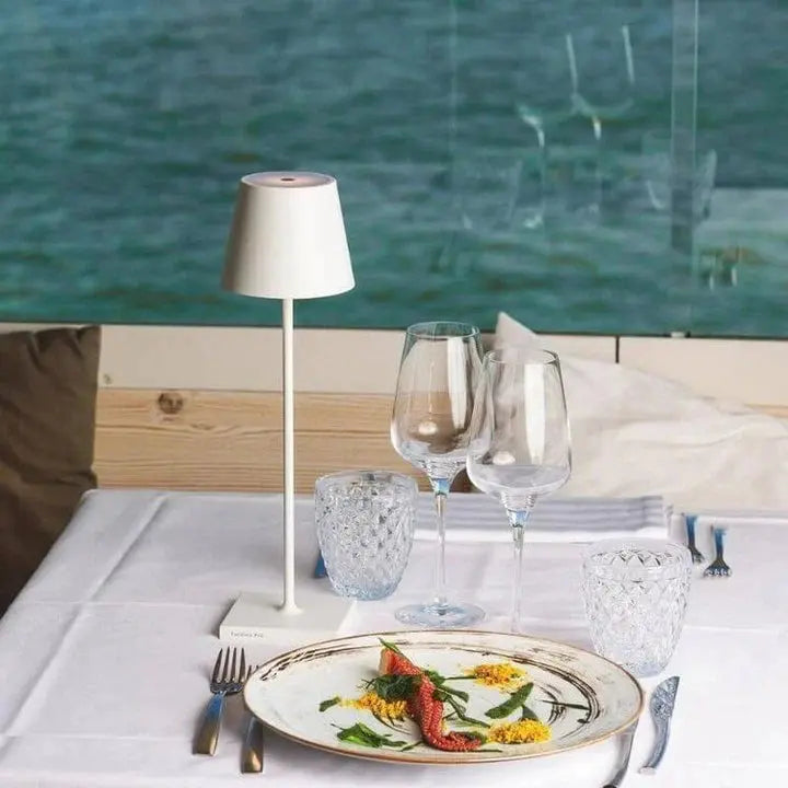 LumiLux - Lampe de table sans fil élégante - Rynova