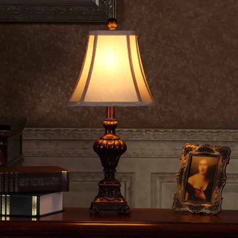 LuxeUrne - Lampe de Table Élégante en Céramique - Rynova