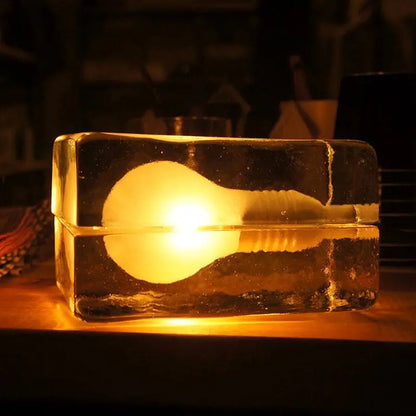 LumiCube | Lampe de Table Minimaliste en Verre Transparent avec Finition Métal - Rynova