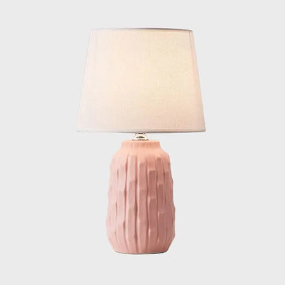 Luxéclat - Lampe de Table Design avec Abat-jour Conique et Base en Céramique - Rynova