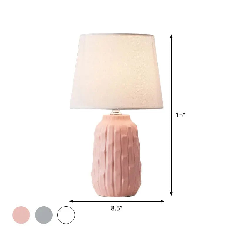 Luxéclat - Lampe de Table Design avec Abat-jour Conique et Base en Céramique - Rynova