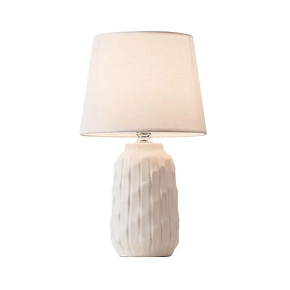 Luxéclat - Lampe de Table Design avec Abat-jour Conique et Base en Céramique - Rynova