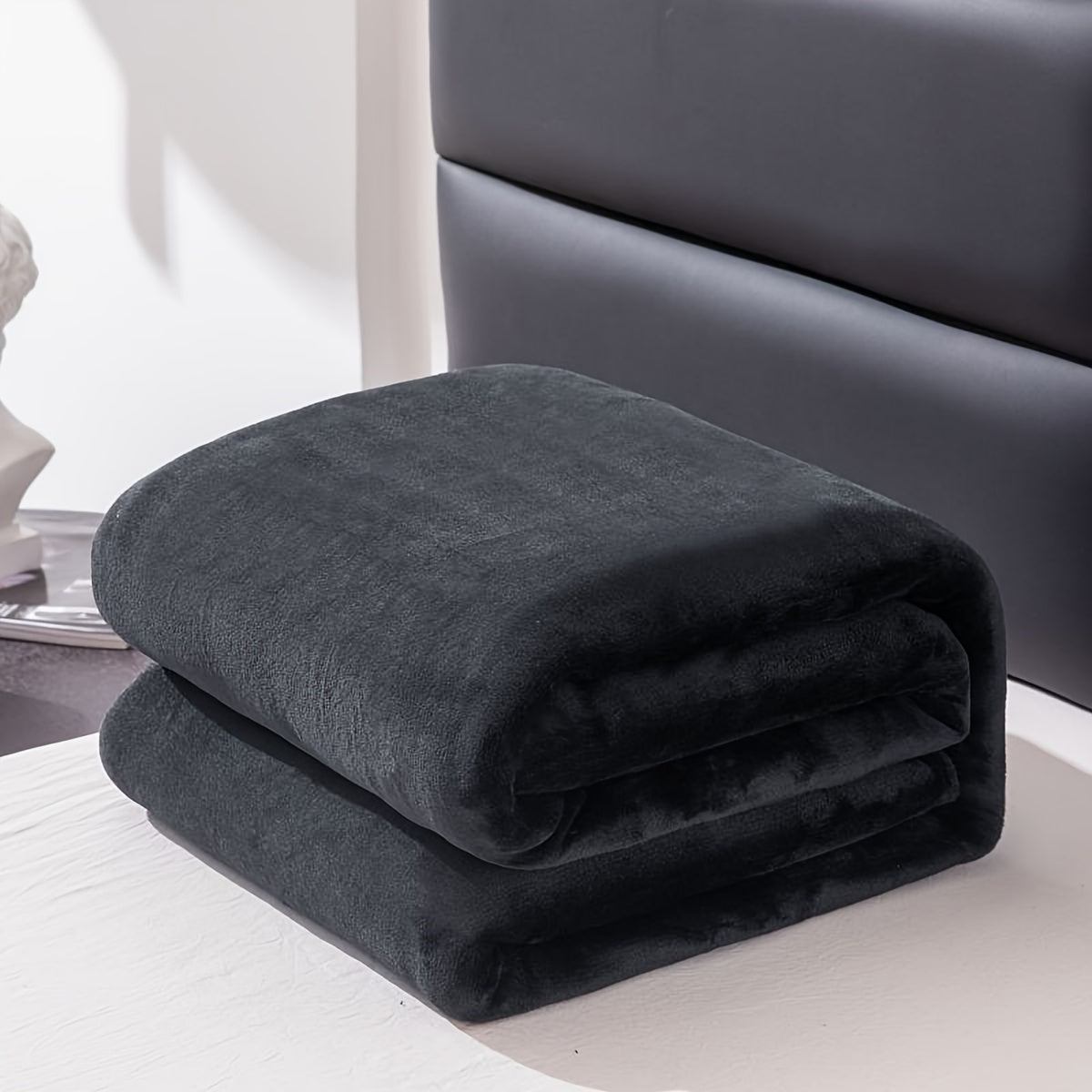 LéaChic - Couverture douce et chaleureuse en flanelle grise pour toutes saisons - Rynova