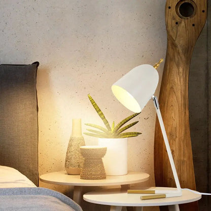 LumiDôme - Lampe de Table Métal avec Abat-jour en Dôme et Base en V - Rynova