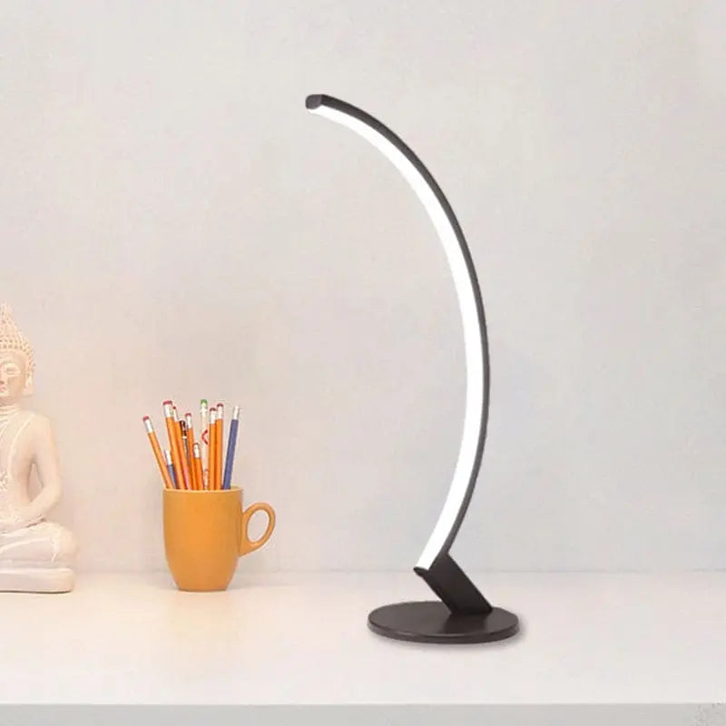ArcLume - Lampe de Table Moderne en Métal Style Arc - Rynova