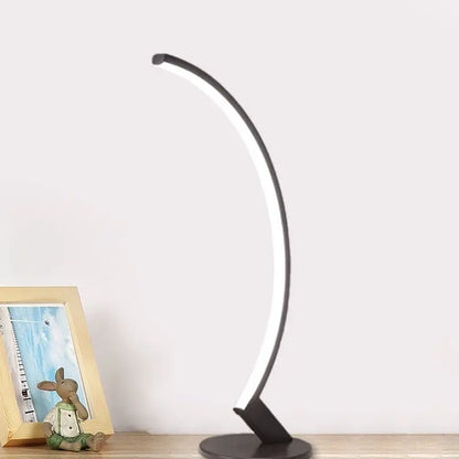 ArcLume - Lampe de Table Moderne en Métal Style Arc - Rynova