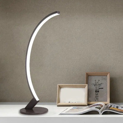 ArcLume - Lampe de Table Moderne en Métal Style Arc - Rynova