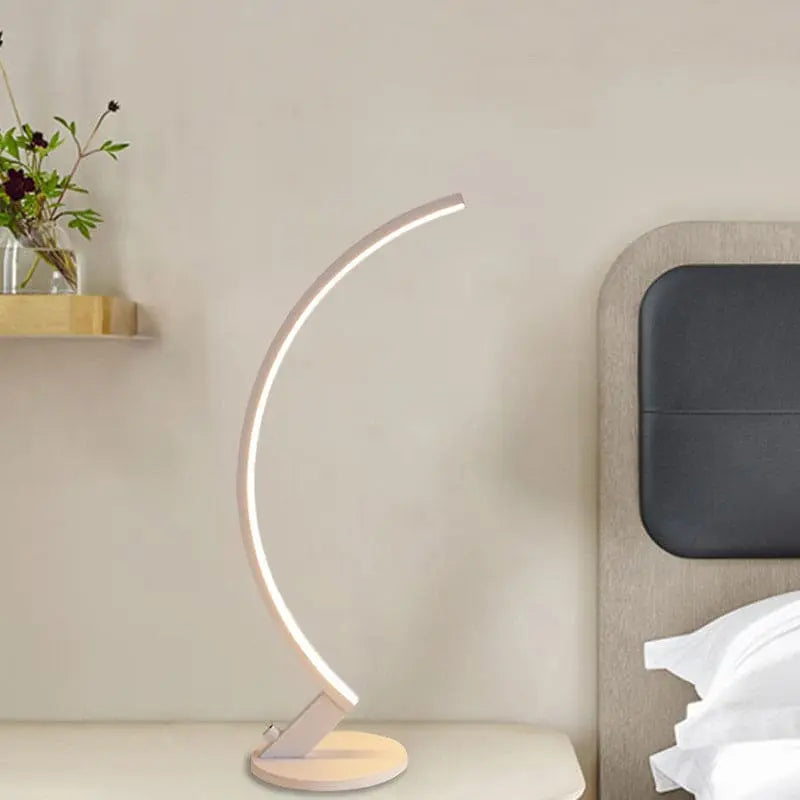 ArcLume - Lampe de Table Moderne en Métal Style Arc - Rynova