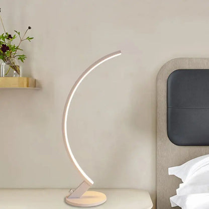 ArcLume - Lampe de Table Moderne en Métal Style Arc - Rynova