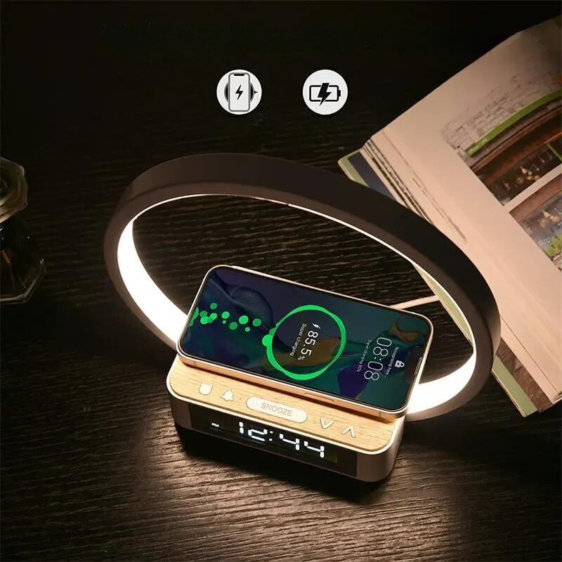 LumiLite - Lampe de Nuit 3-en-1 avec Réveil et Chargeur Sans Fil - Rynova