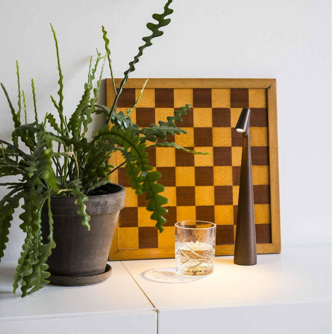 LumiMaître - Lampe de Table LED Rechargeable | Design Moderne et Fonctionnel | Éclairage Ambiant Durable - Rynova