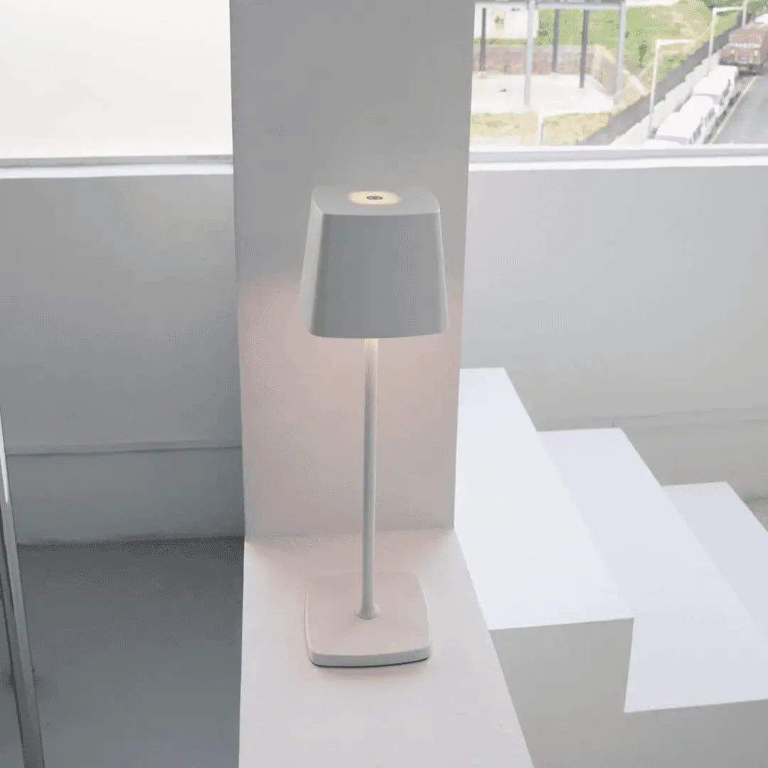 ÉclairezAvecStyle - Lampe de Sol Moderne Sans Fil avec Éclairage LED - Rynova