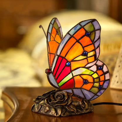 LumièreRêverie - Lampe de Table Élégante avec Abat-jour Papillon et Base en Roses - Rynova