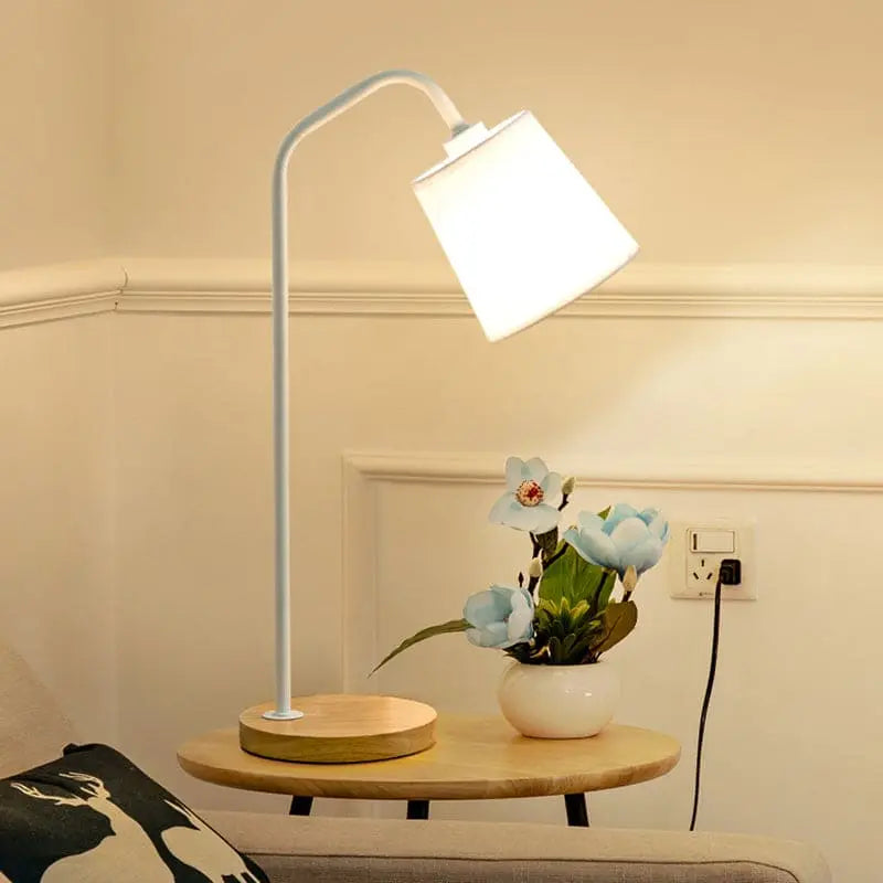 LumiCone - Lampe de Table Conique Moderne - Rynova