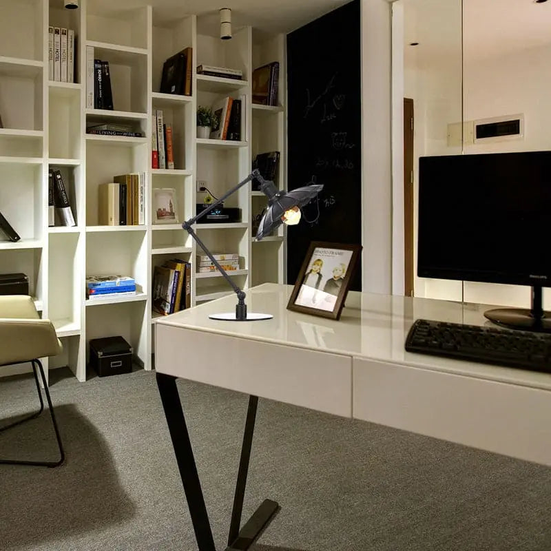 LumiVintage – Lampe Réglable Rétro avec Abat-jour Métallique Sculpté - Rynova