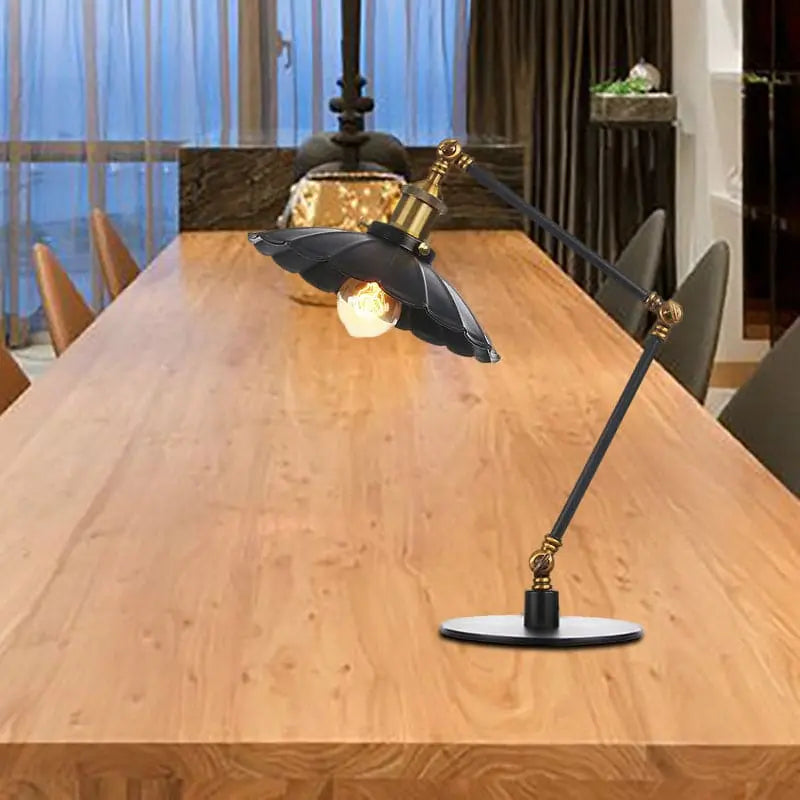 LumiVintage – Lampe Réglable Rétro avec Abat-jour Métallique Sculpté - Rynova