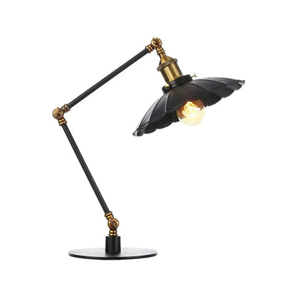 LumiVintage – Lampe Réglable Rétro avec Abat-jour Métallique Sculpté - Rynova