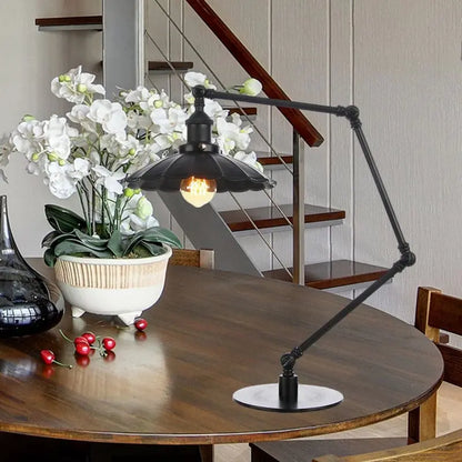 LumiVintage – Lampe Réglable Rétro avec Abat-jour Métallique Sculpté - Rynova
