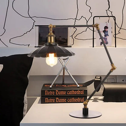 LumiVintage – Lampe Réglable Rétro avec Abat-jour Métallique Sculpté - Rynova