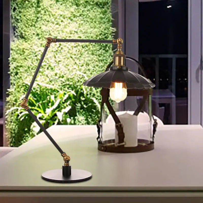 LumiVintage – Lampe Réglable Rétro avec Abat-jour Métallique Sculpté - Rynova