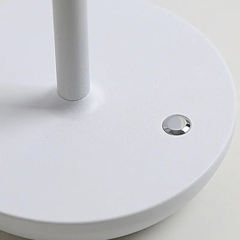 BrightLux - Lampe de table sans fil rechargeable avec éclairage LED intégré et batterie rechargeable intégrée - Rynova