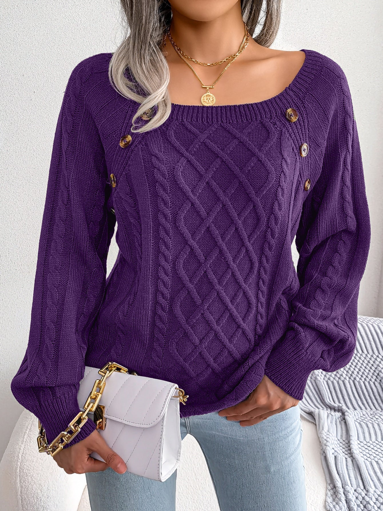 Chaleur Douce - Pull tricoté à col carré et boutons en torsion - Rynova