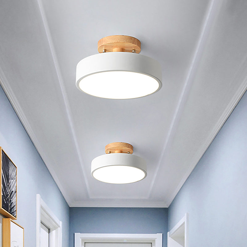 Éclat Nordique - Plafonnier LED Scandinave avec Accents en Bois - Rynova