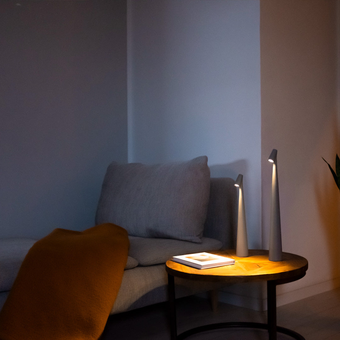 LumiMaître - Lampe de Table LED Rechargeable | Design Moderne et Fonctionnel | Éclairage Ambiant Durable - Rynova