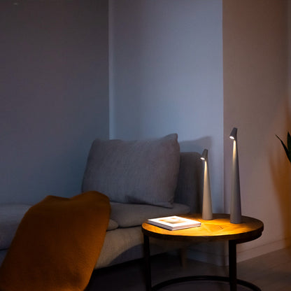 LumiMaître - Lampe de Table LED Rechargeable | Design Moderne et Fonctionnel | Éclairage Ambiant Durable - Rynova