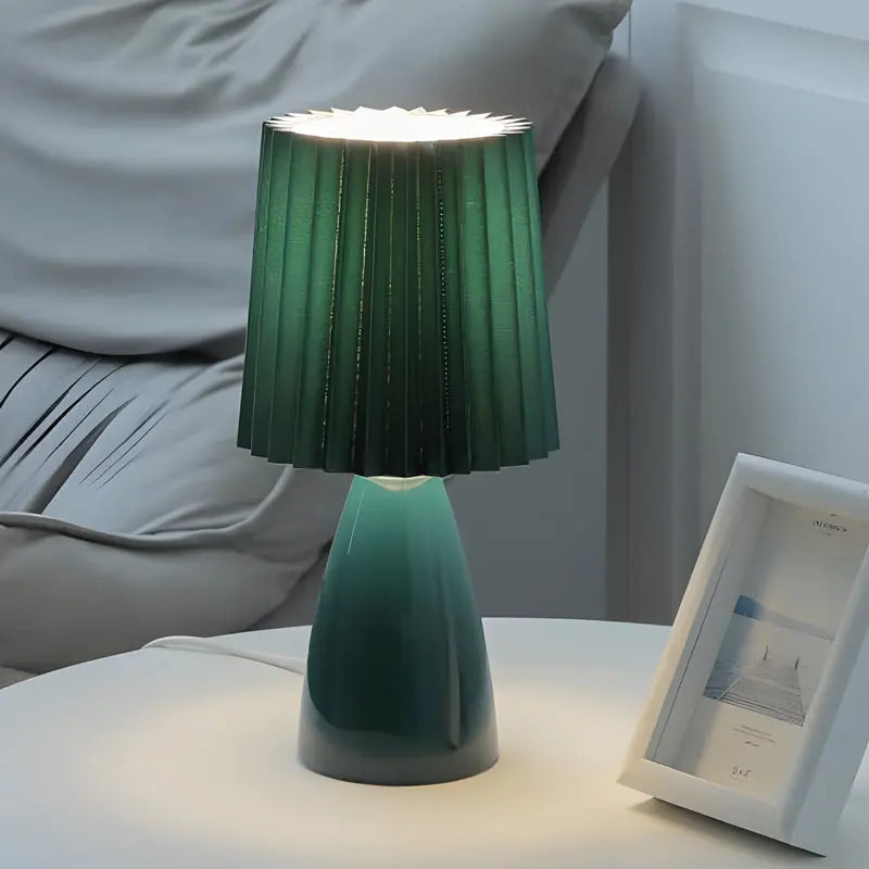 LumiAura - Lampe de table plissée en tissu de 30 cm avec base en verre et USB, Dimmable - Rynova