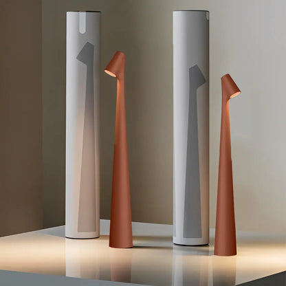 LumiFlex - Lampe de Table Conique Design avec Tête Orientable, Rechargeable USB - Rynova