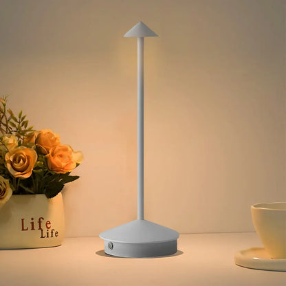 LumiGlow - Lampe de table à toucher USB en forme de champignon triangulaire avec dimmable à 3 niveaux - Rynova
