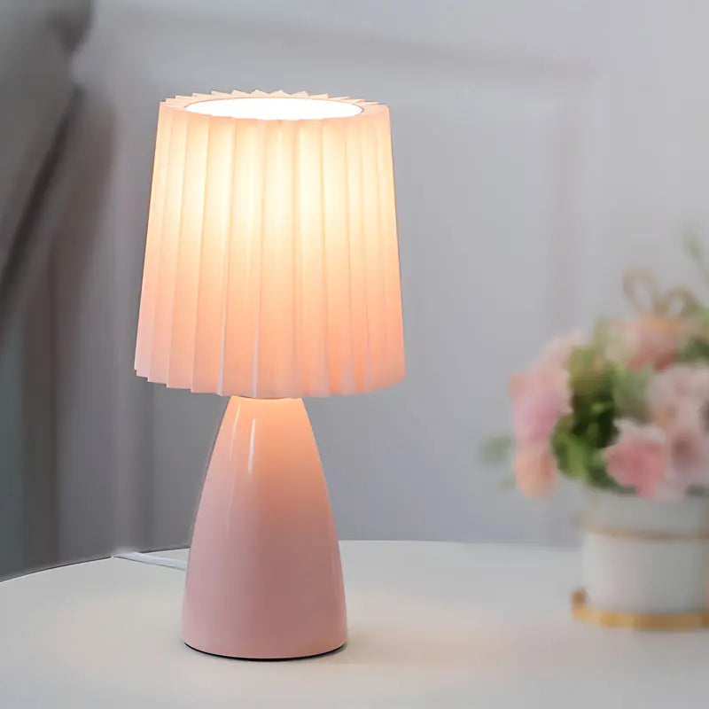 LumiAura - Lampe de table plissée en tissu de 30 cm avec base en verre et USB, Dimmable - Rynova
