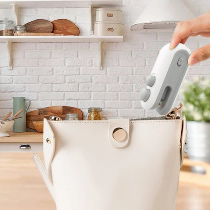 SealPro - Mini Scelleuse Portable USB Rechargeable pour Sacs Alimentaires - Rynova