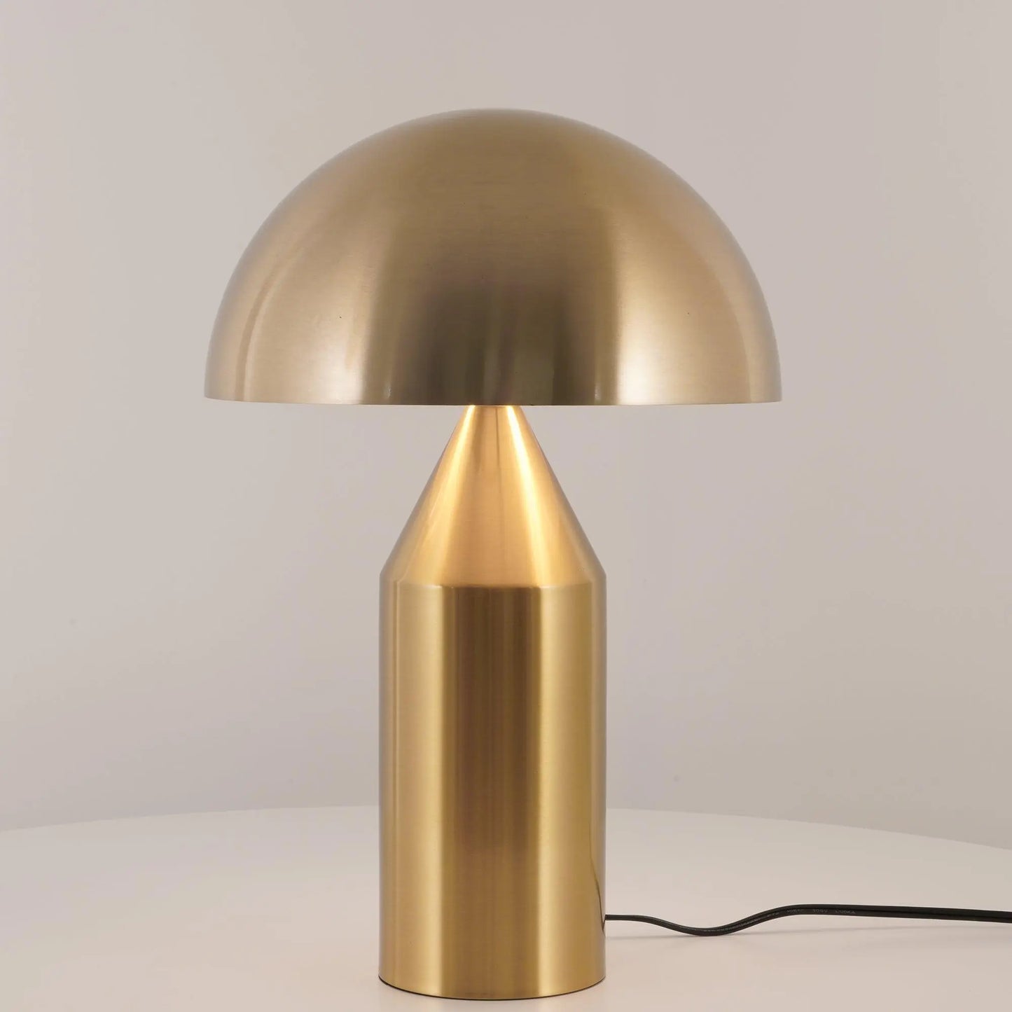 LumièreMétal – Lampe de Table en Métal Moderne - Rynova
