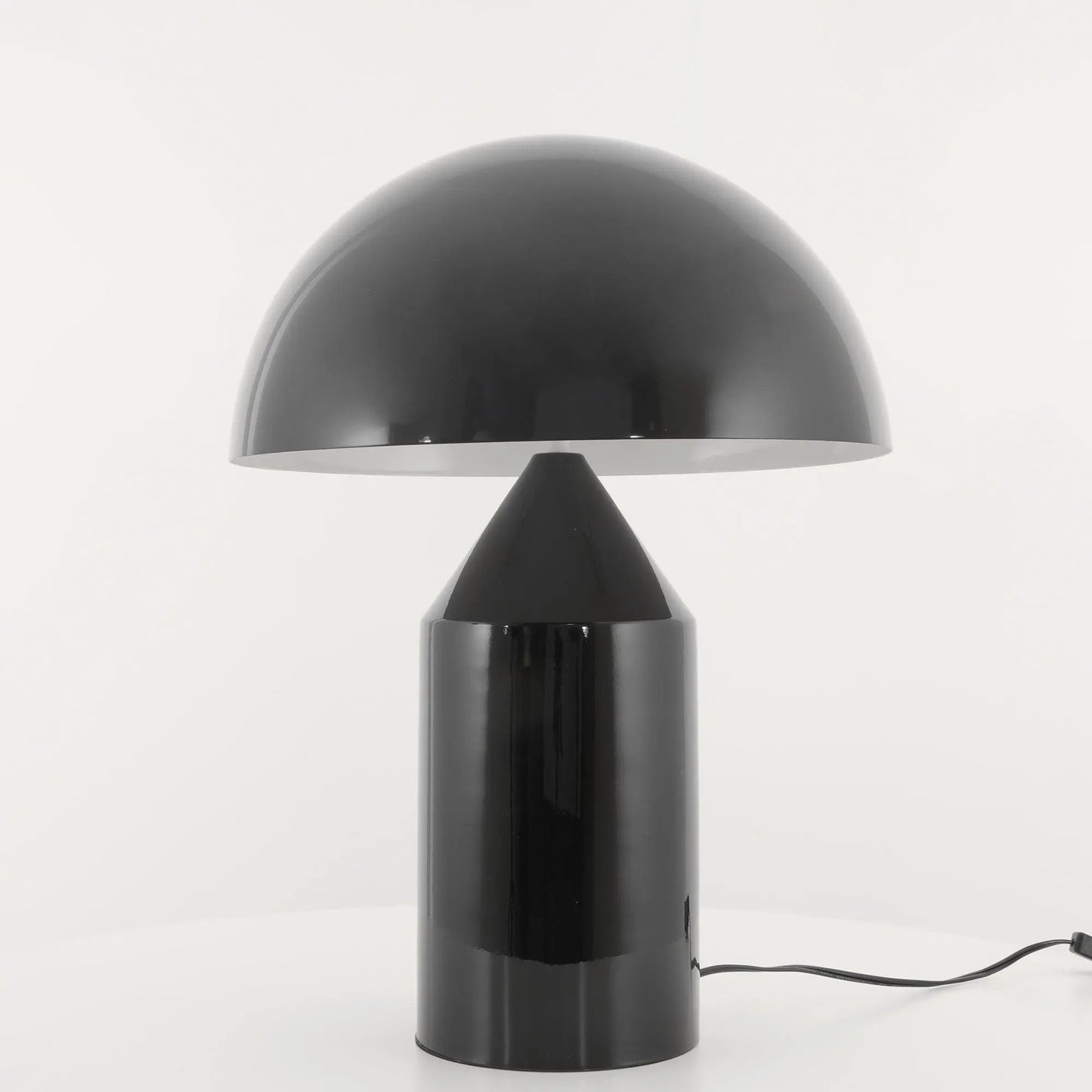 LumièreMétal – Lampe de Table en Métal Moderne - Rynova