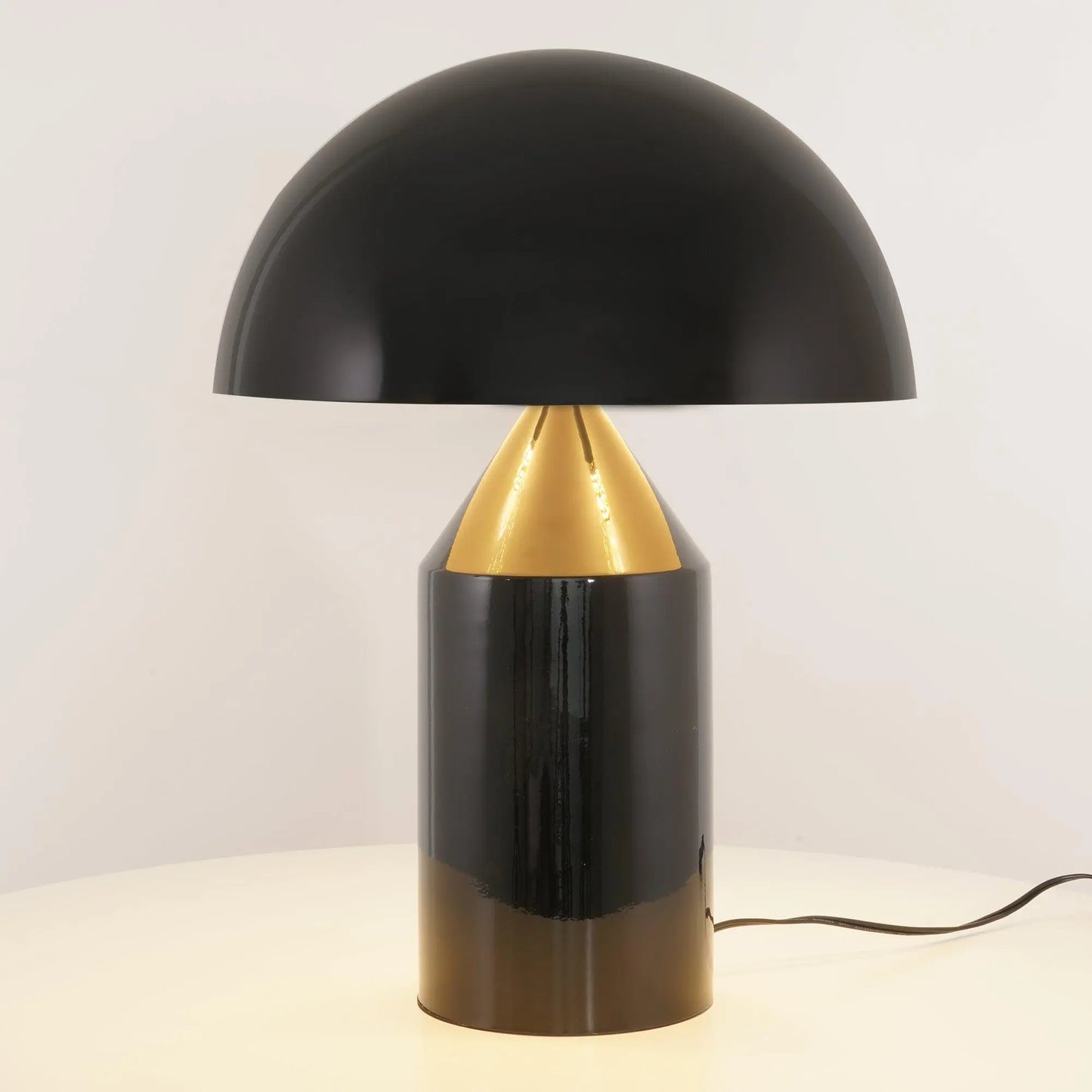LumièreMétal – Lampe de Table en Métal Moderne - Rynova