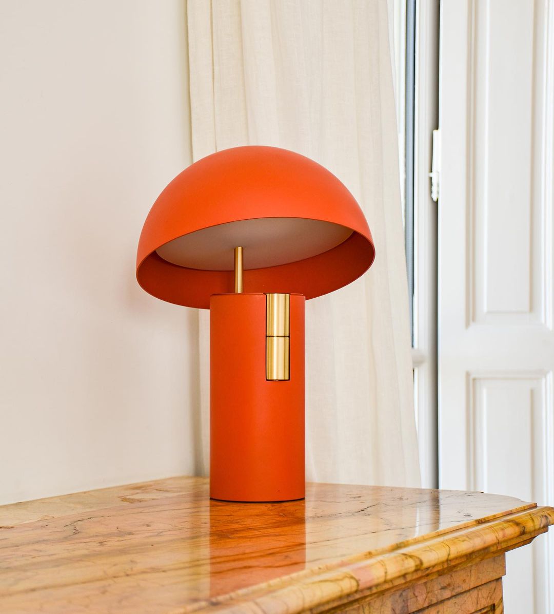 LumiAura - Lampe d'Ambiance Moderne avec Éclairage LED Intégré - Rynova