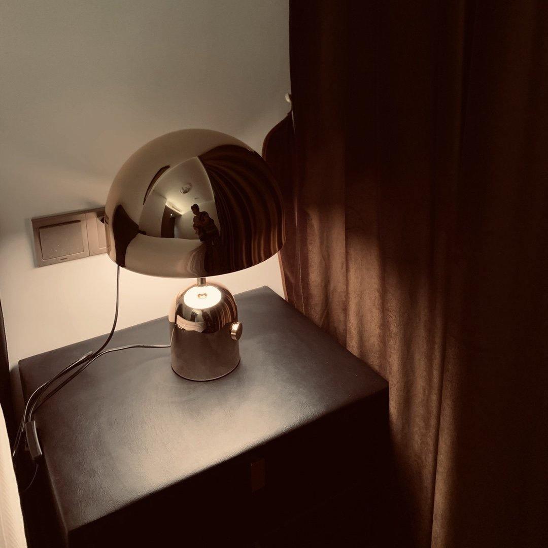 LumièreCloche - Lampe de table élégante et intemporelle pour un intérieur raffiné - Rynova