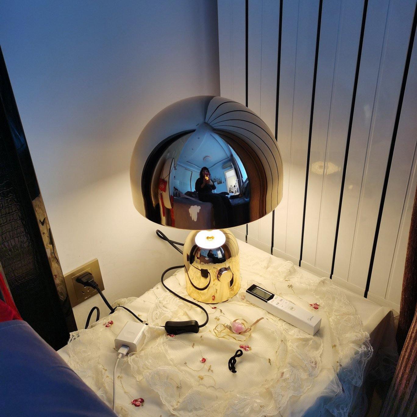 LumièreCloche - Lampe de table élégante et intemporelle pour un intérieur raffiné - Rynova
