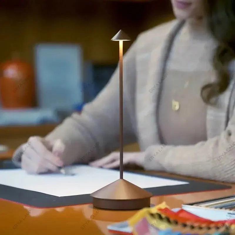 ÉclatDine | Lampe de Table Créative pour une Ambiance Élégante - Rynova