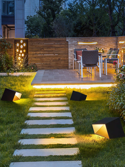 LumiCube - Lampe Solaire de Jardin Élégante et Compacte - Rynova