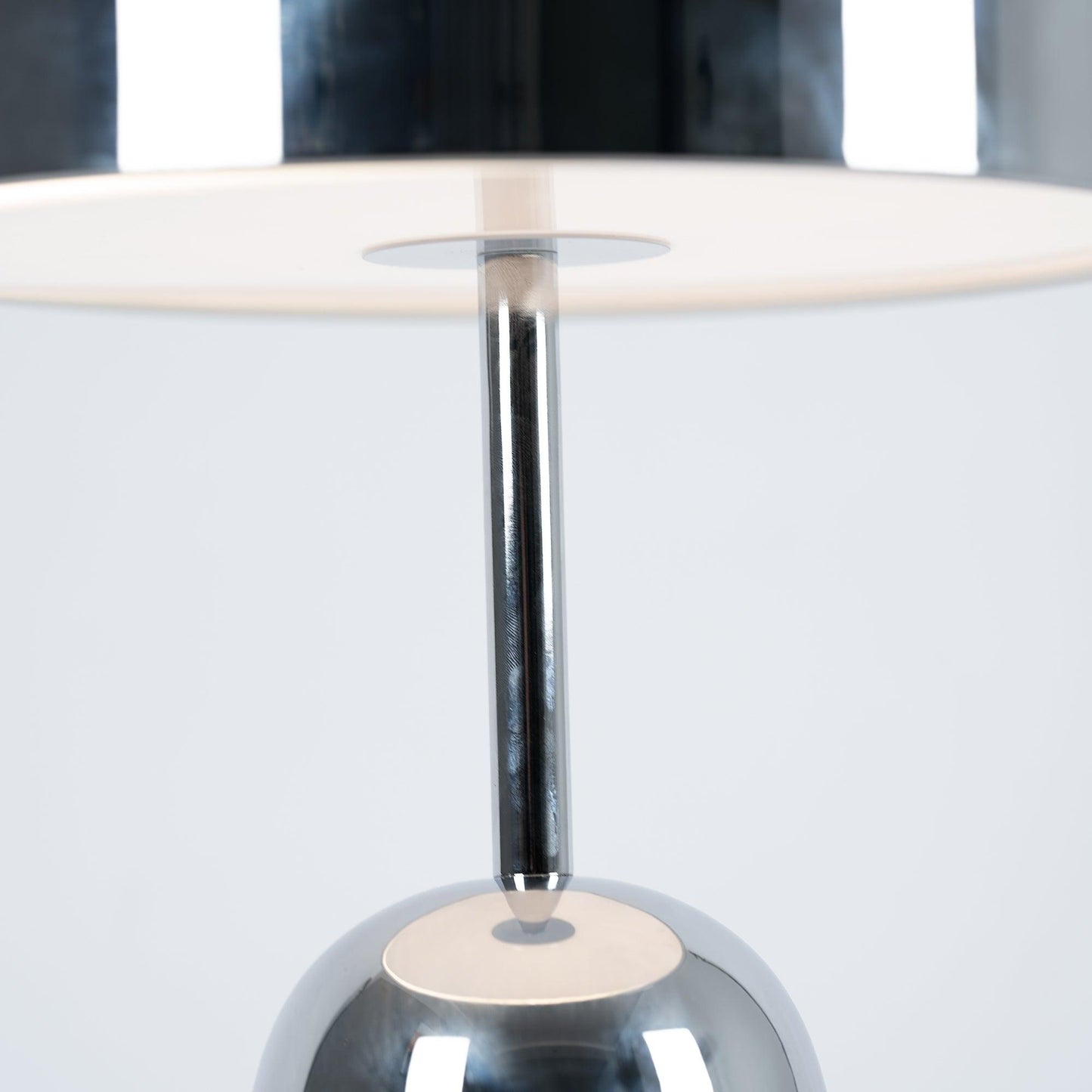 ClariBell – Lampe en forme de cloche élégante - Rynova
