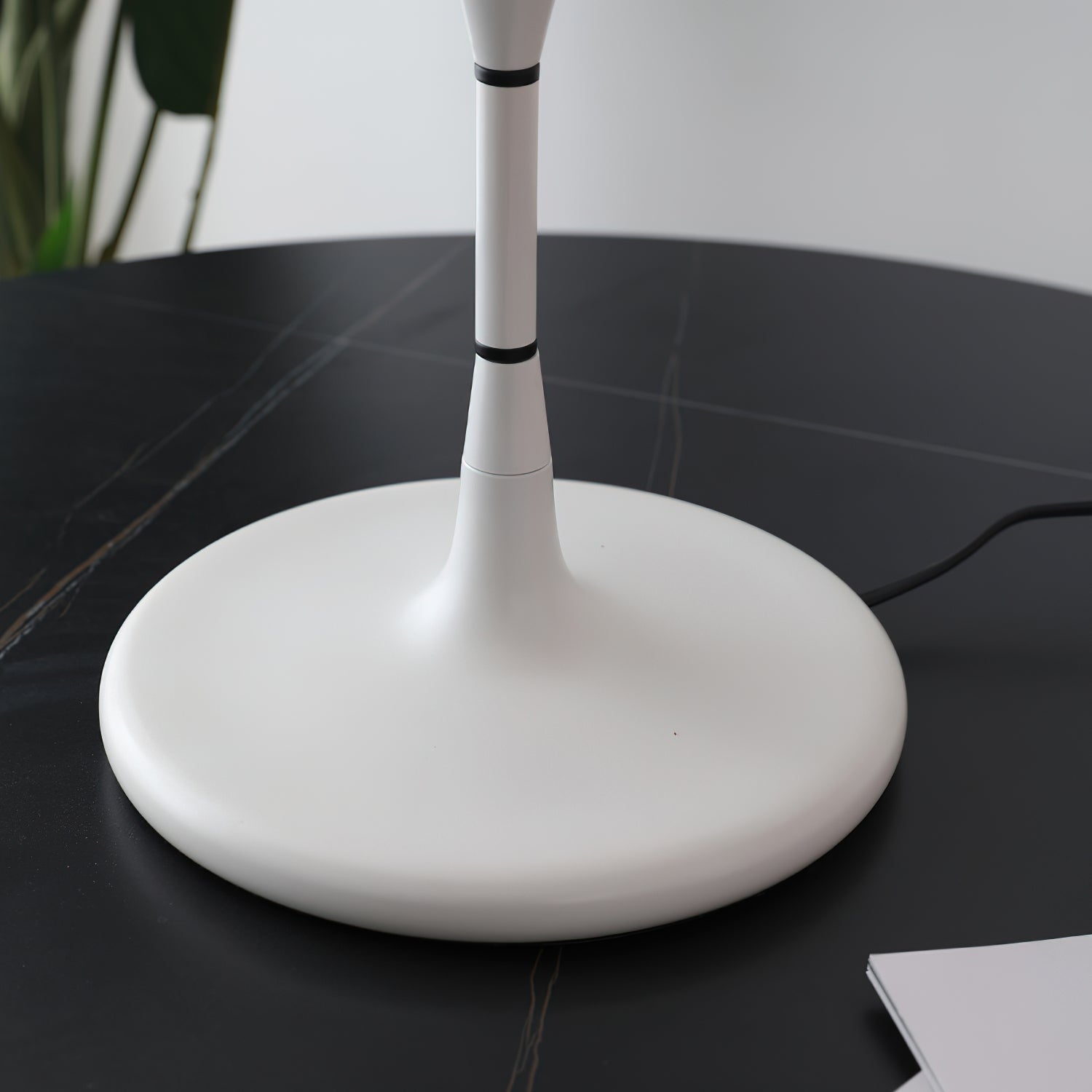 LumiForm - Lampe de table élégante au design artistique unique - Rynova
