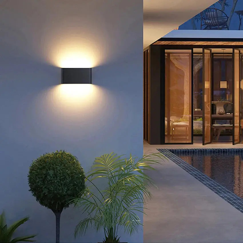 LumièreBrillante – Applique Murale LED Étanche, Éclairage Extérieur Durable - Rynova