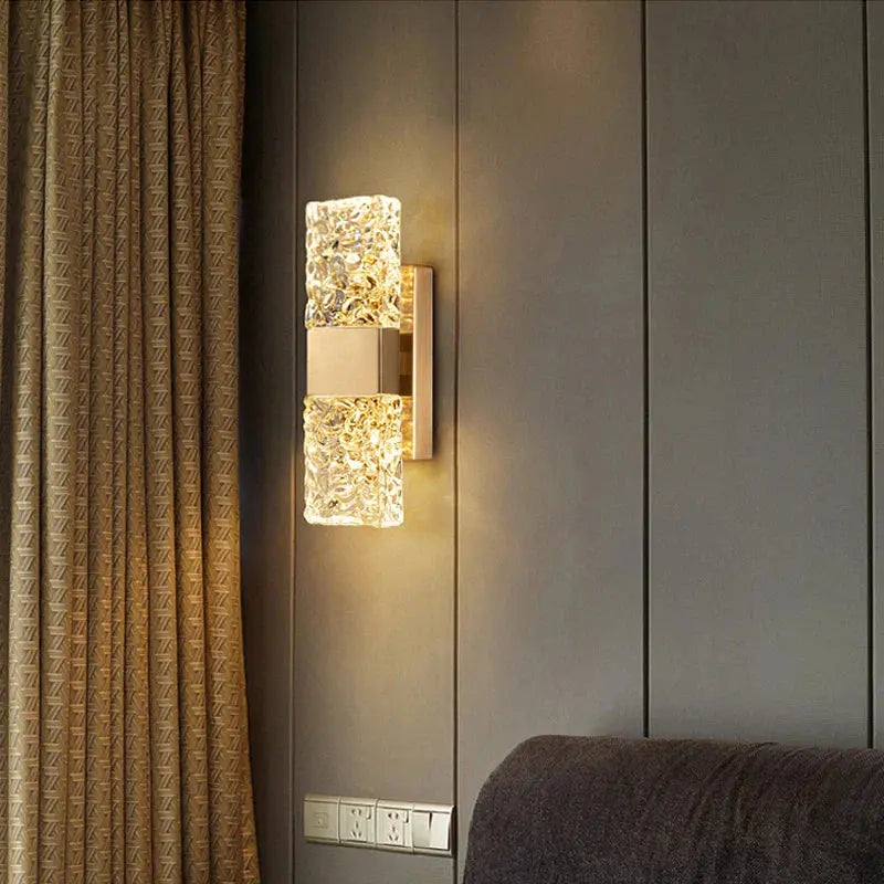 ÉléganceLumi - Applique Murale en Cristal Doré - Rynova