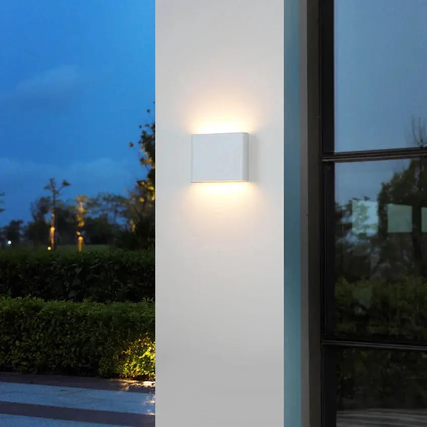 LumièreBrillante – Applique Murale LED Étanche, Éclairage Extérieur Durable - Rynova
