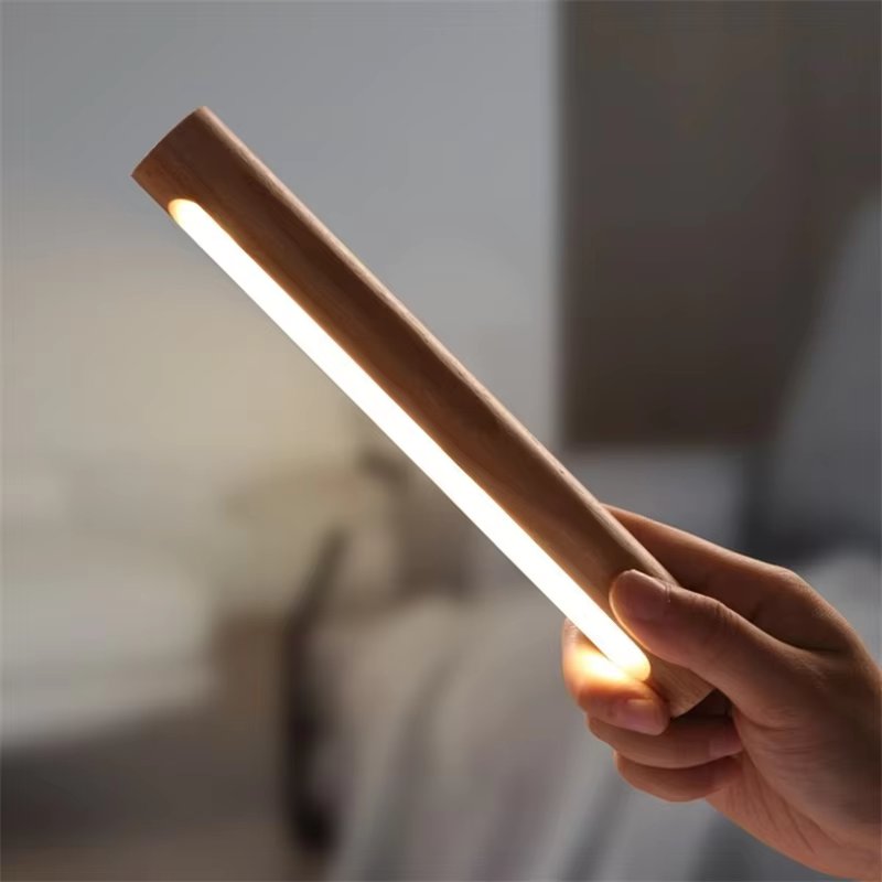ÉclatBois - Lampe murale en bois rechargeable - Rynova