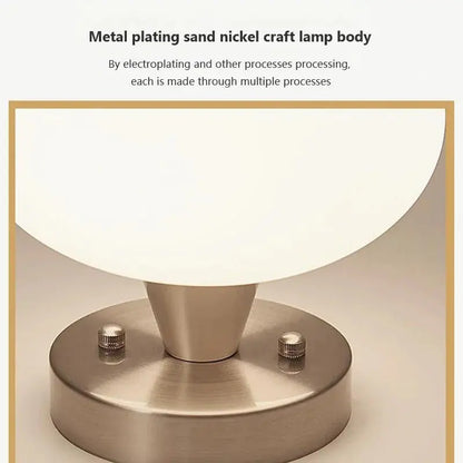 Lumiéco – Lampe LED Moderne et Économique pour Intérieur - Rynova